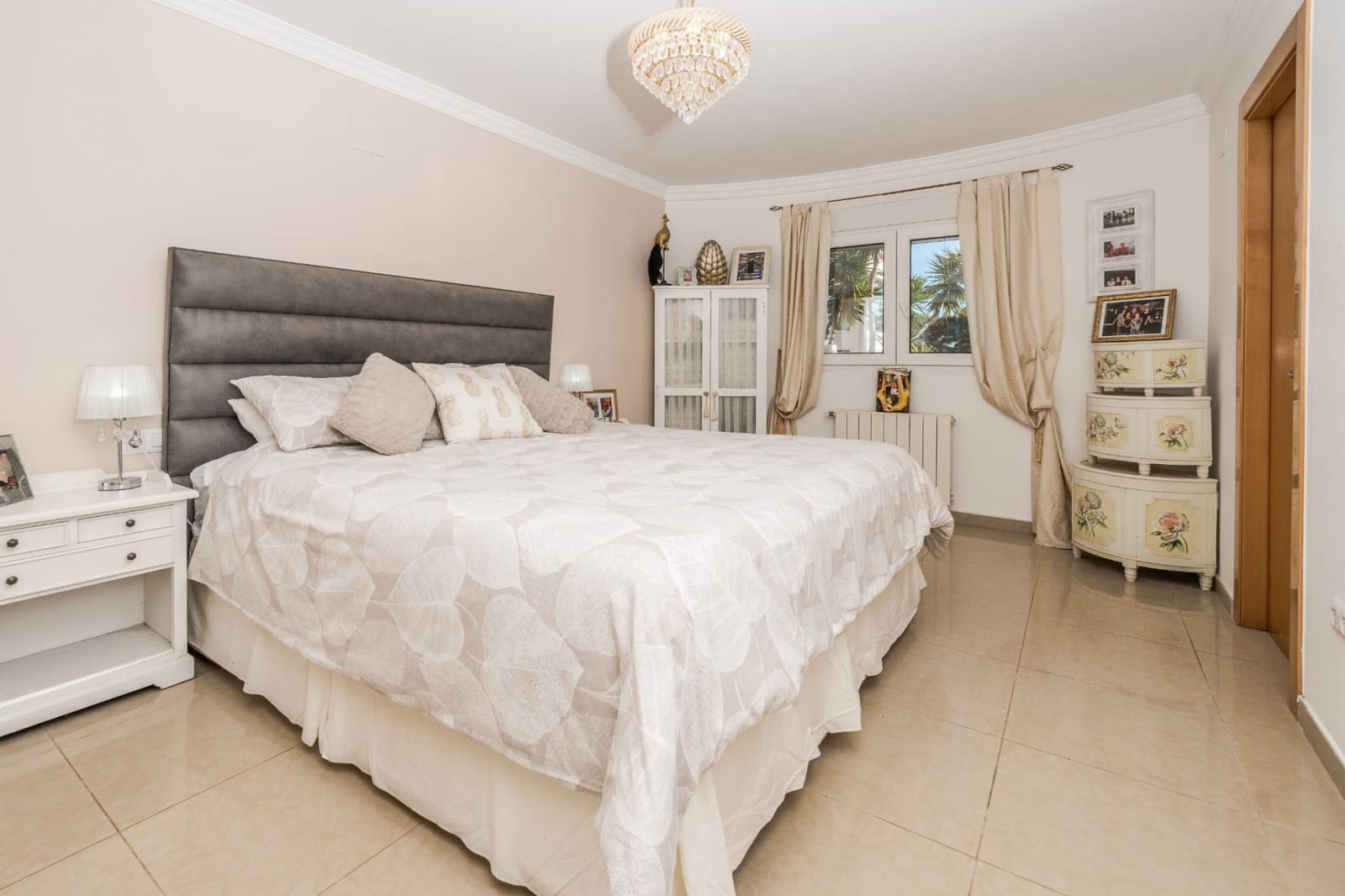 4 bedroom Villa for sale in Ambolo with pool - € 750,000 (Ref: 9599445)