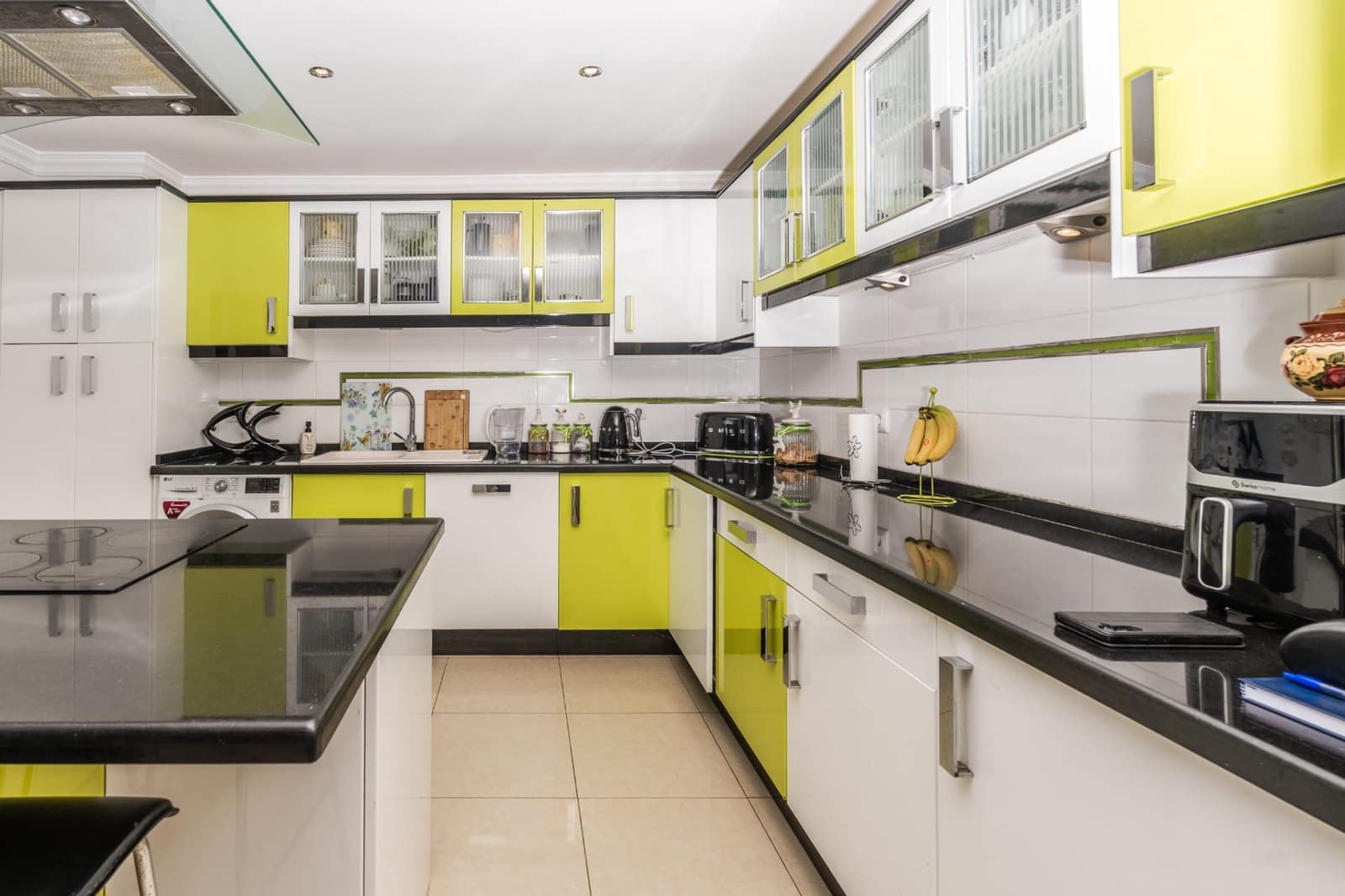 4 bedroom Villa for sale in Ambolo with pool - € 750,000 (Ref: 9599445)