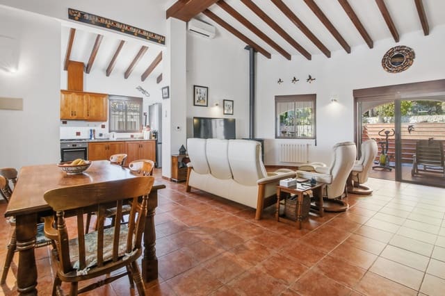 3 slaapkamer Villa te koop in Casco Urbano, Teulada-Moraira met zwembad - € 765.000 (Ref: 9604903)