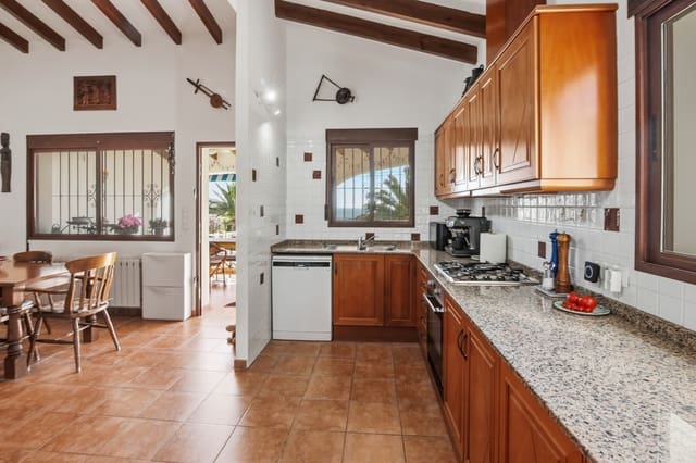 3 slaapkamer Villa te koop in Casco Urbano, Teulada-Moraira met zwembad - € 765.000 (Ref: 9604903)