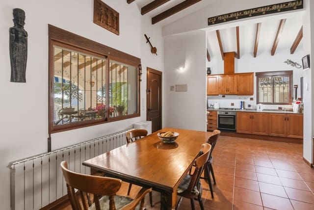 3 slaapkamer Villa te koop in Casco Urbano, Teulada-Moraira met zwembad - € 765.000 (Ref: 9604903)