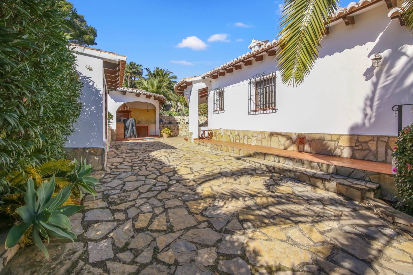 3 slaapkamer Villa te koop in Moraira met zwembad - € 765.000 (Ref: 9604903)