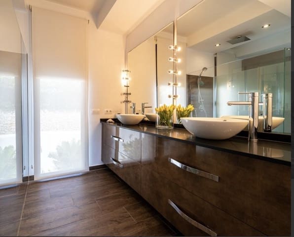 4 sypialnia Willa na sprzedaż w Centro Urbano, Dénia z basenem - 1 370 000 € (Ref: 9630152)