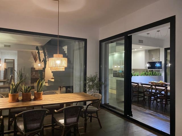 4 sypialnia Willa na sprzedaż w Centro Urbano, Dénia z basenem - 1 370 000 € (Ref: 9630152)