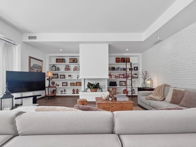 4 bedroom Villa for sale in Dénia with pool - € 1,370,000 (Ref: 9630152)