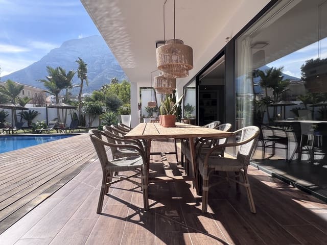 4 bedroom Villa for sale in Dénia with pool - € 1,370,000 (Ref: 9630152)