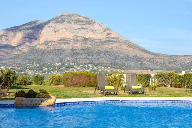 5 bedroom Villa for sale in Centro ciudad, Javea / Xàbia with pool - € 2,925,000 (Ref: 9634419)