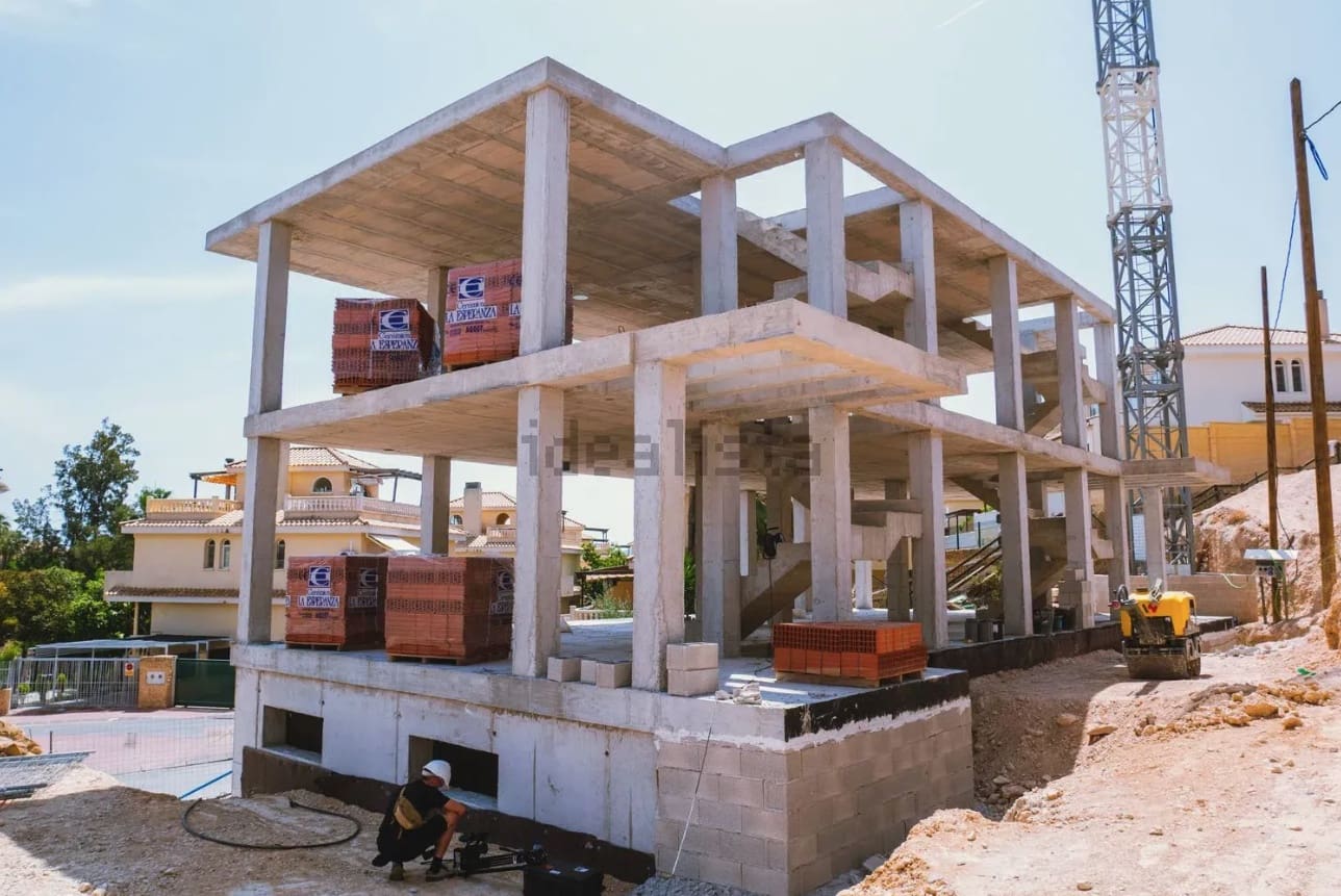 3 soverom Kjedet enebolig til salgs i La Nucia med svømmebasseng - € 594 000 (Ref: 9637440)