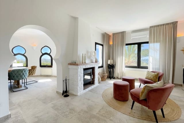 4 makuuhuone Huvila myytävänä paikassa Casco Urbano, Teulada-Moraira mukana uima-altaan - 1 199 000 € (Ref: 9659303)