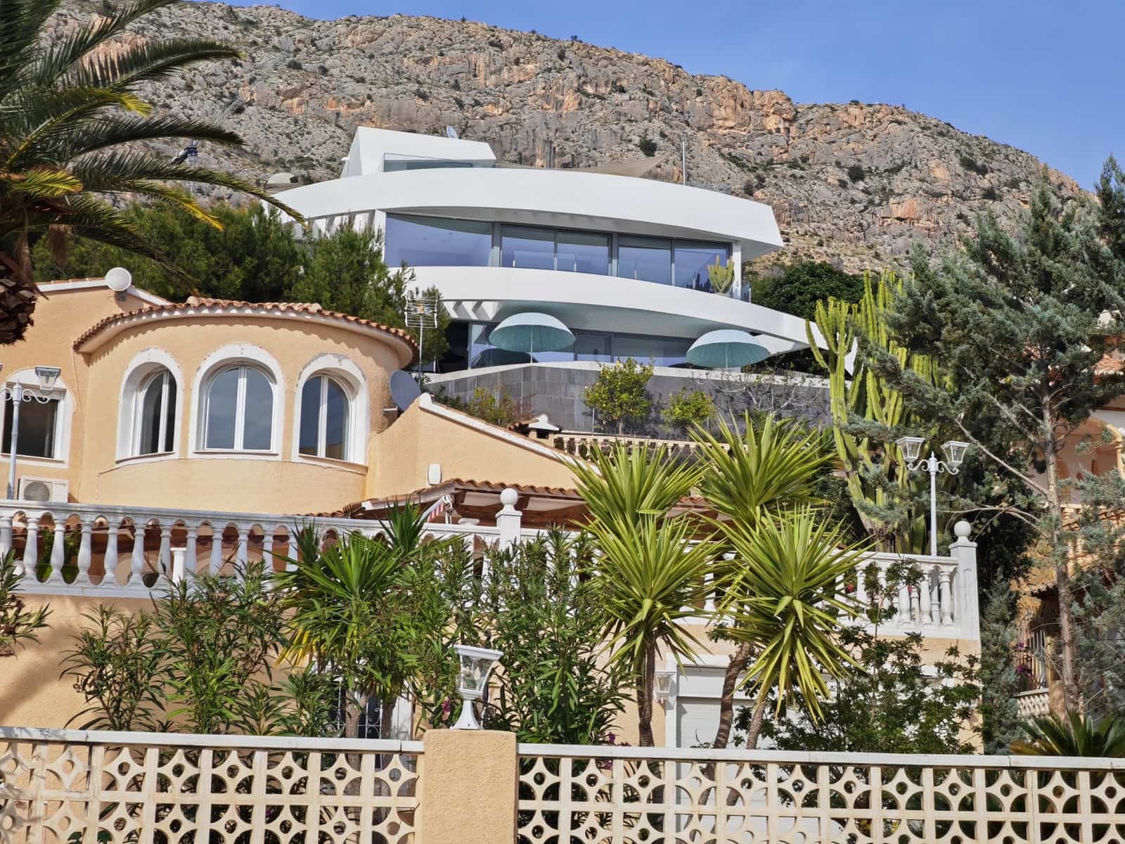 4 bedroom Villa for sale in Altea with pool - € 3,600,000 (Ref: 9670369)