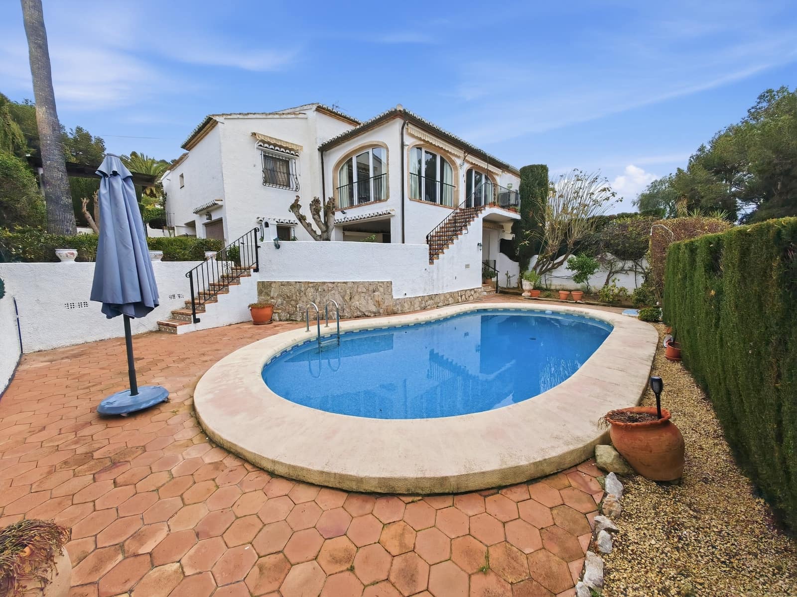 4 soveværelse Semi-Rækkehus til salg i Javea / Xabia med swimmingpool - € 560.000 (Ref: 9674096)