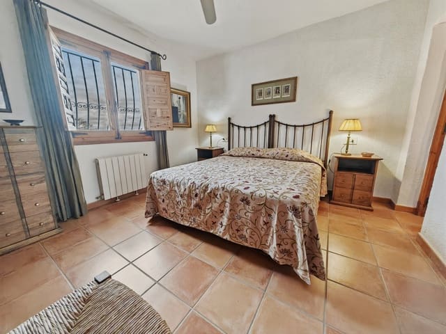 Pareado de 4 habitaciones en Centro ciudad, Javea / Xàbia en venta con piscina - 615.000 € (Ref: 9674096)