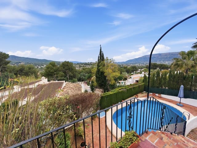 Pareado de 4 habitaciones en Centro ciudad, Javea / Xàbia en venta con piscina - 615.000 € (Ref: 9674096)