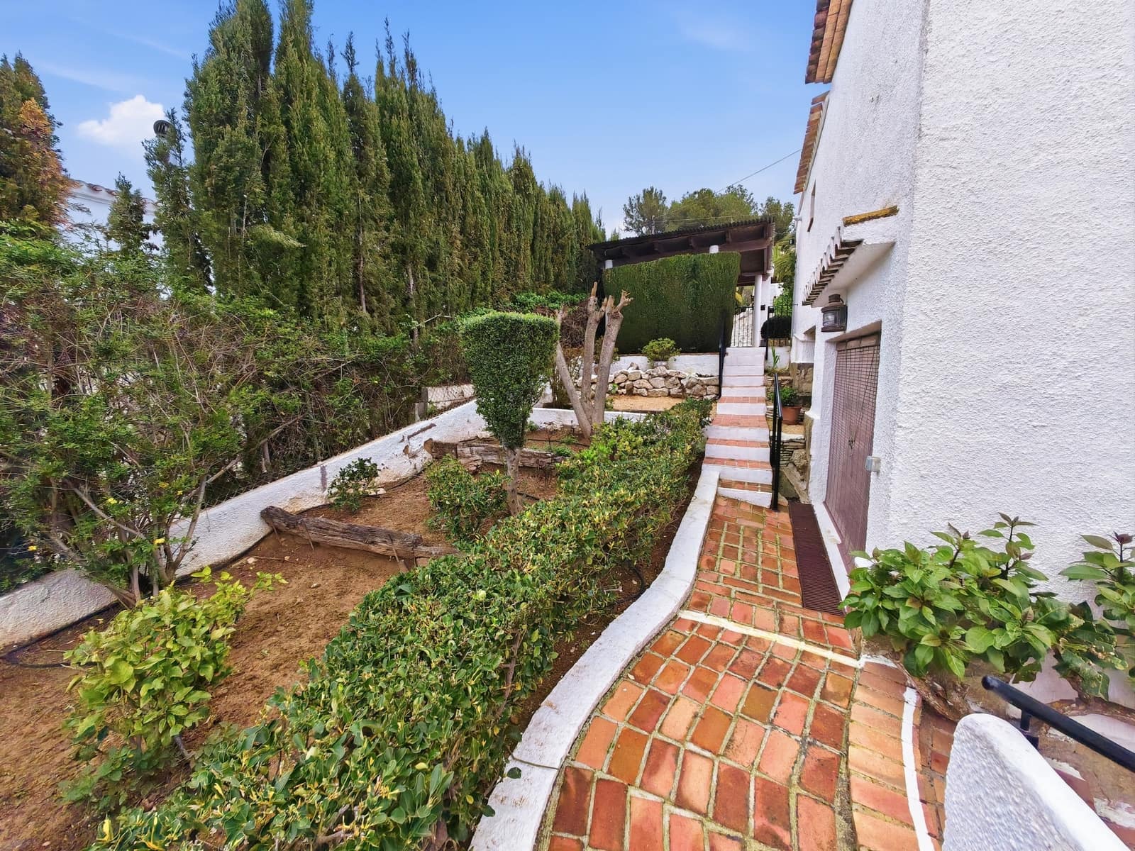 4 soveværelse Semi-Rækkehus til salg i Javea / Xabia med swimmingpool - € 560.000 (Ref: 9674096)