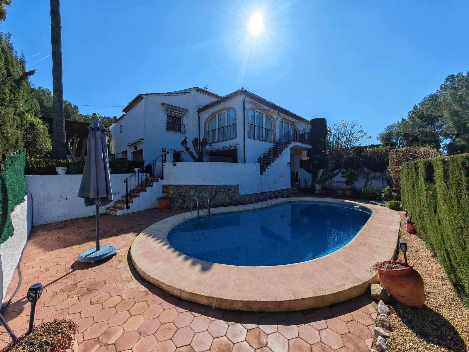 4 soveværelse Semi-Rækkehus til salg i Javea / Xabia med swimmingpool - € 560.000 (Ref: 9674096)