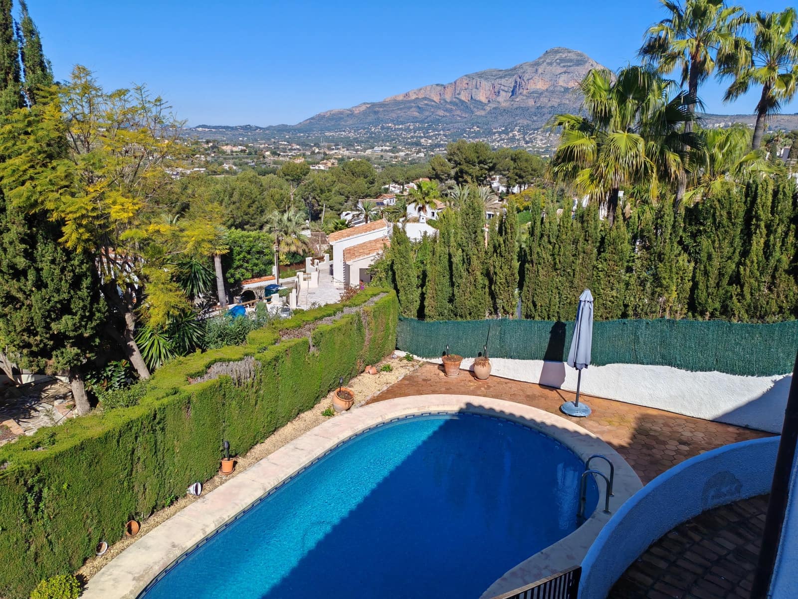 4 soveværelse Semi-Rækkehus til salg i Javea / Xabia med swimmingpool - € 560.000 (Ref: 9674096)