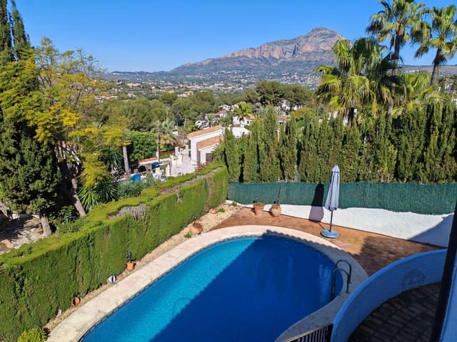 4 soveværelse Semi-Rækkehus til salg i Javea / Xàbia med swimmingpool - € 615.000 (Ref: 9674096)