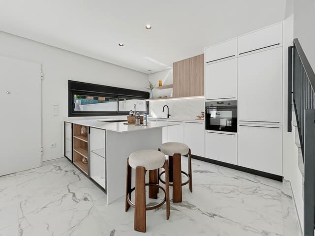 Chalet de 3 habitaciones en Centro Urbano, Dénia en venta con piscina - 675.000 € (Ref: 9679749)