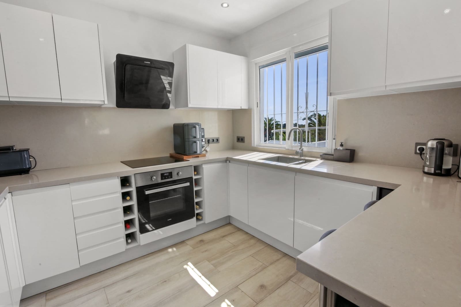 4 bedroom Villa for sale in Moraira with pool - € 875,000 (Ref: 9690504)