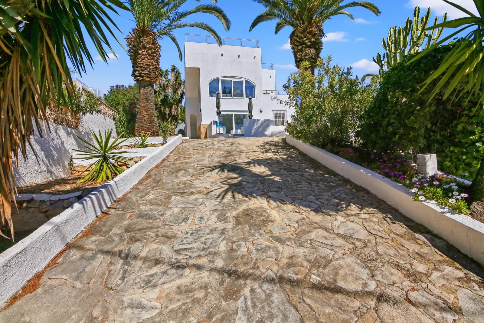 4 bedroom Villa for sale in Moraira with pool - € 875,000 (Ref: 9690504)