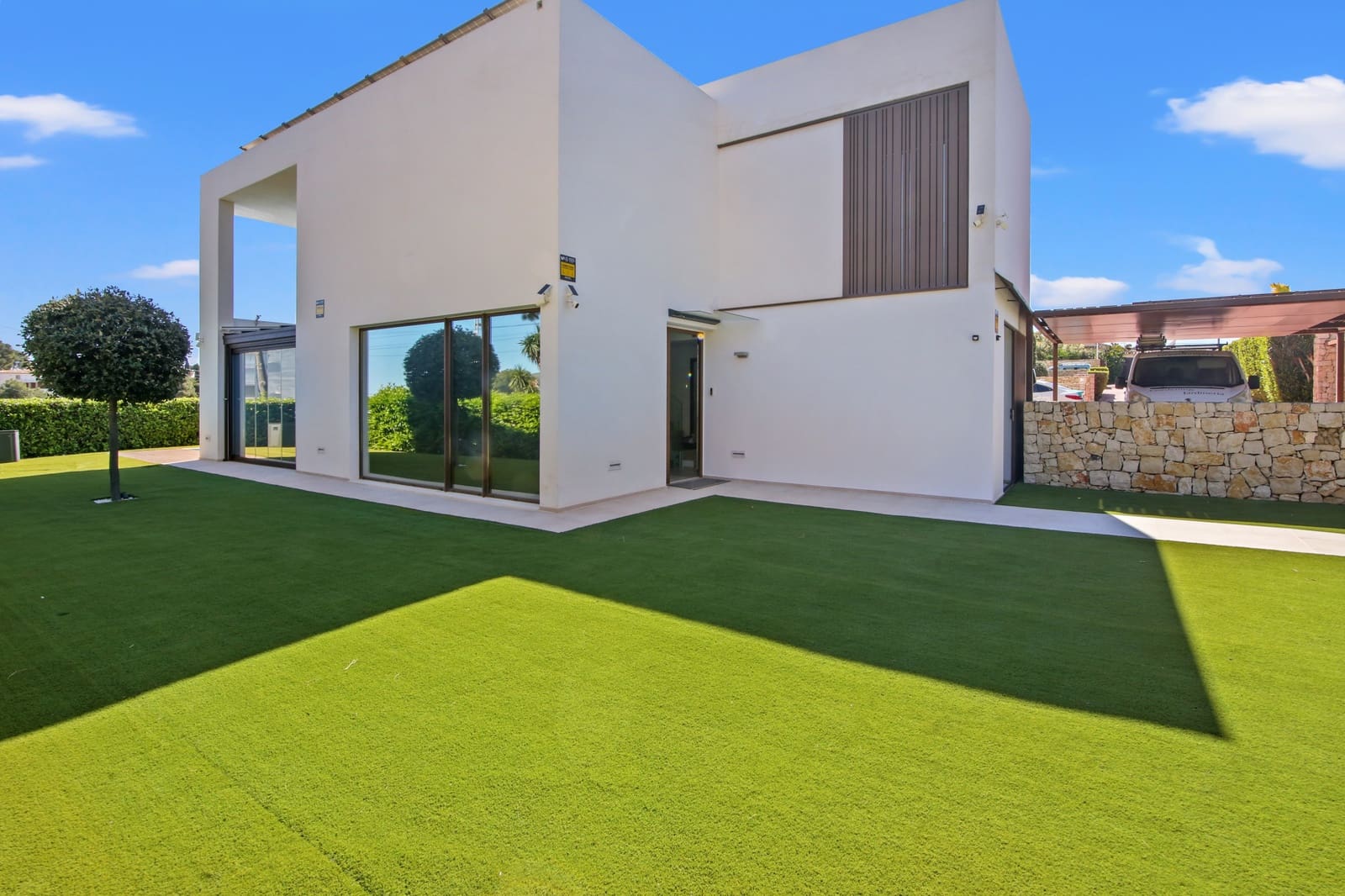 4 bedroom Semi-detached Villa for sale in Moraira with pool - € 1,450,000 (Ref: 9701523)