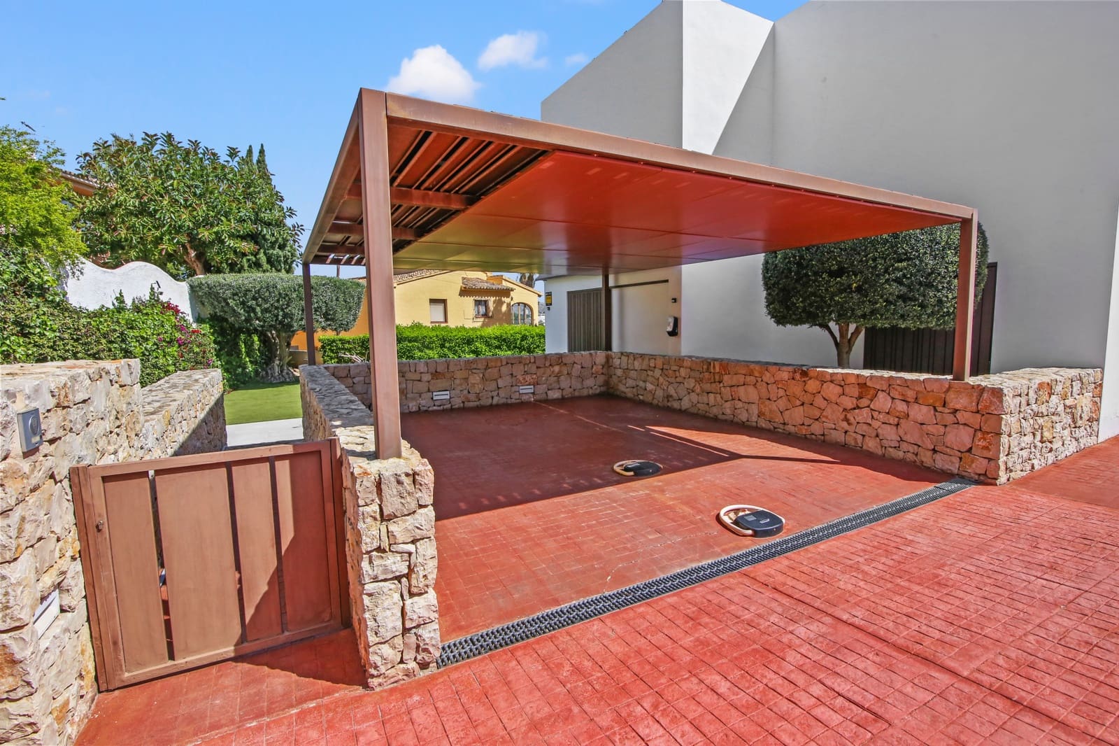 4 bedroom Semi-detached Villa for sale in Moraira with pool - € 1,450,000 (Ref: 9701523)