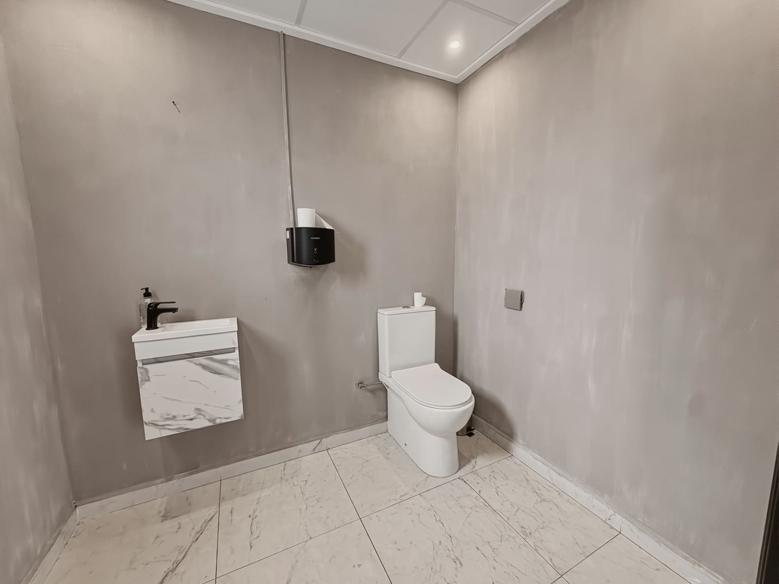 Local Comercial en Arenal en venta - 240.000 € (Ref: 9712095)