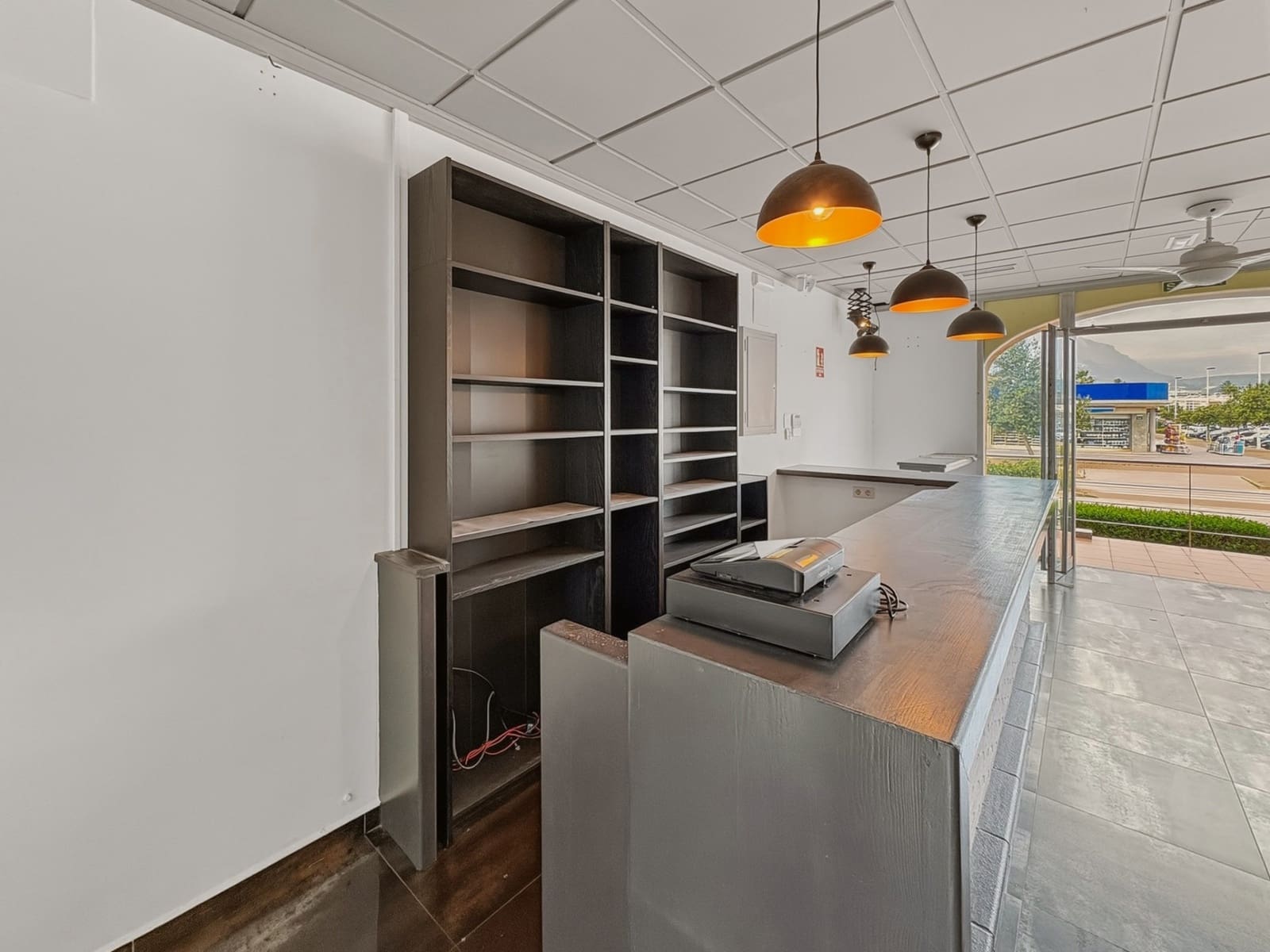 Local Comercial en Arenal en venta - 240.000 € (Ref: 9712095)