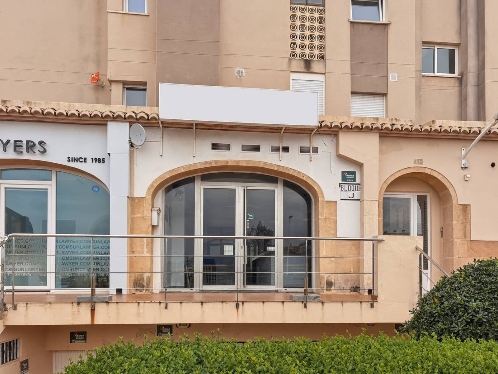 Commercial for sale in Arenal - € 240,000 (Ref: 9712095)