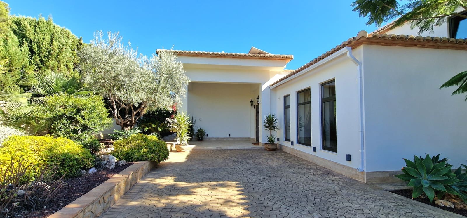 5 bedroom Villa for rent in Moraira with pool garage - € 8,500 (Ref: 9714838)