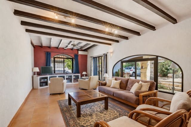 5 bedroom Semi-detached Villa for sale in Partida Tosal - Zona del Castellans, Javea / Xàbia with pool - € 649,000 (Ref: 9726576)