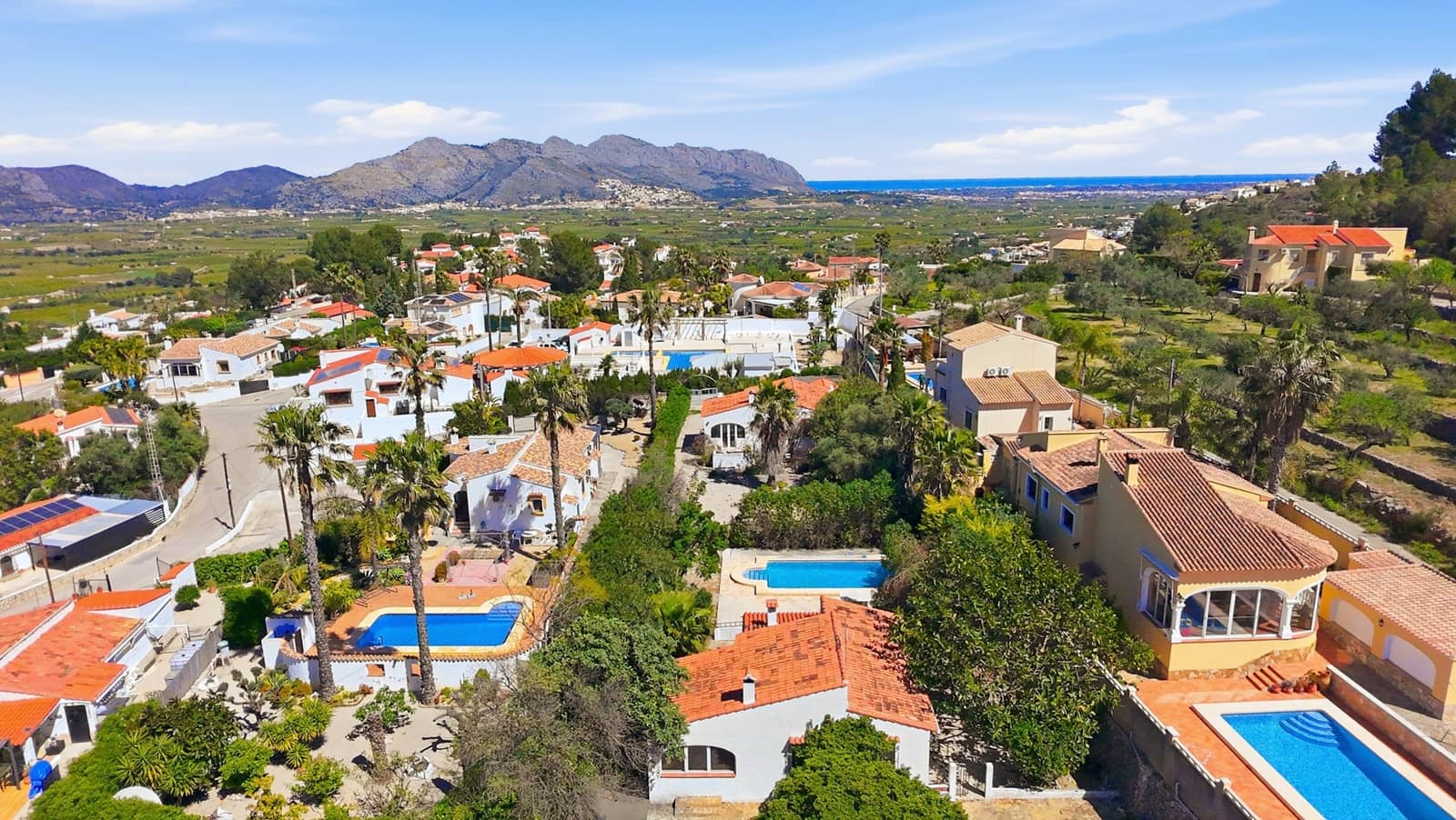 2 Zimmer Villa zu verkaufen in Orba mit Pool - 340.000 € (Ref: 9738469)