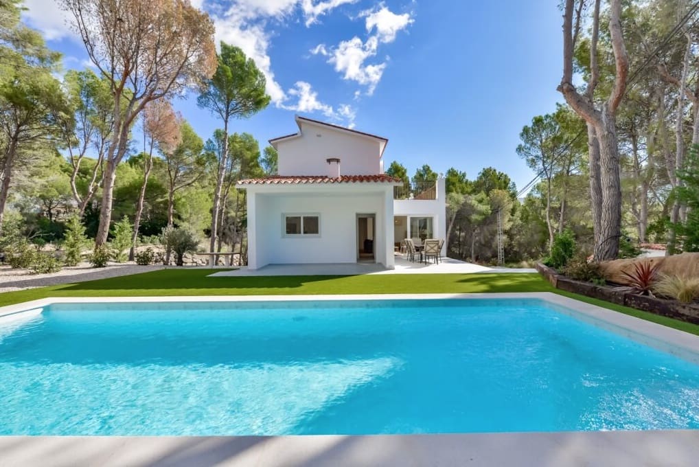 3 bedroom Villa for sale in Altea with pool - € 649,000 (Ref: 9761901)