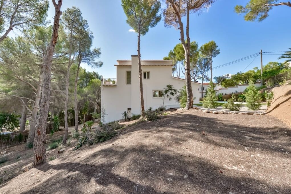 3 bedroom Villa for sale in Altea with pool - € 649,000 (Ref: 9761901)