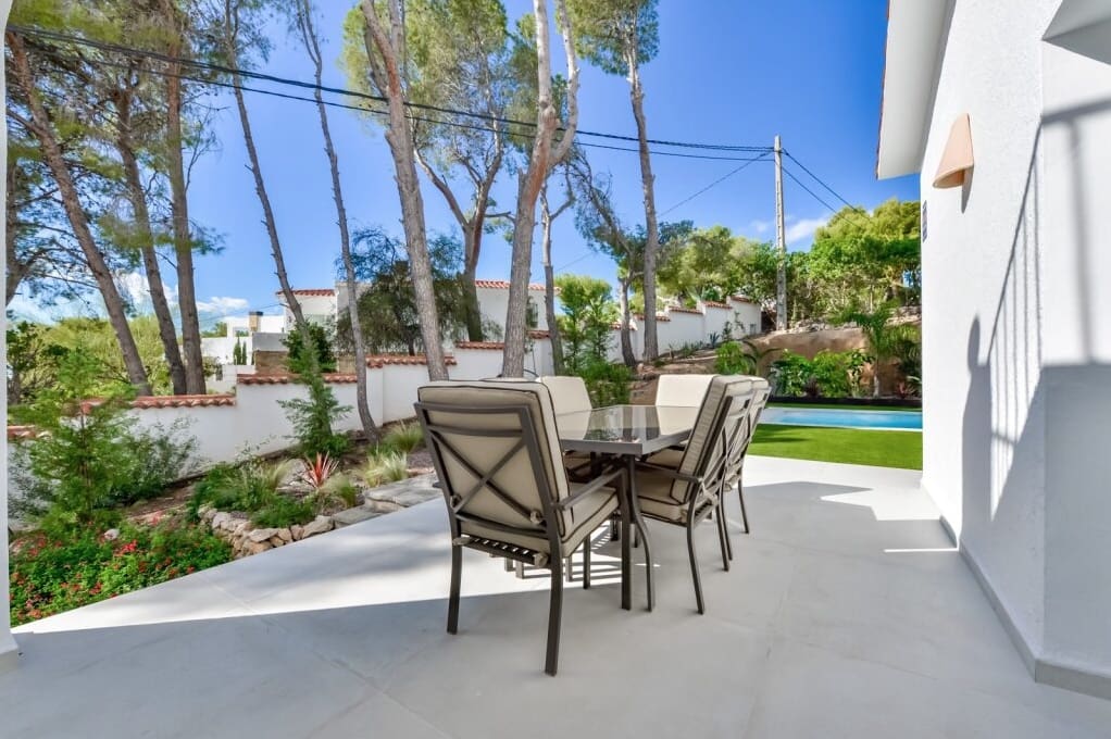 3 bedroom Villa for sale in Altea with pool - € 649,000 (Ref: 9761901)