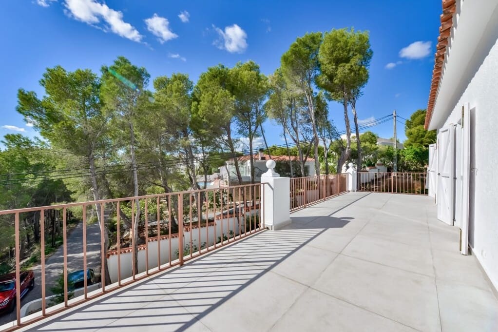 3 bedroom Villa for sale in Altea with pool - € 649,000 (Ref: 9761901)