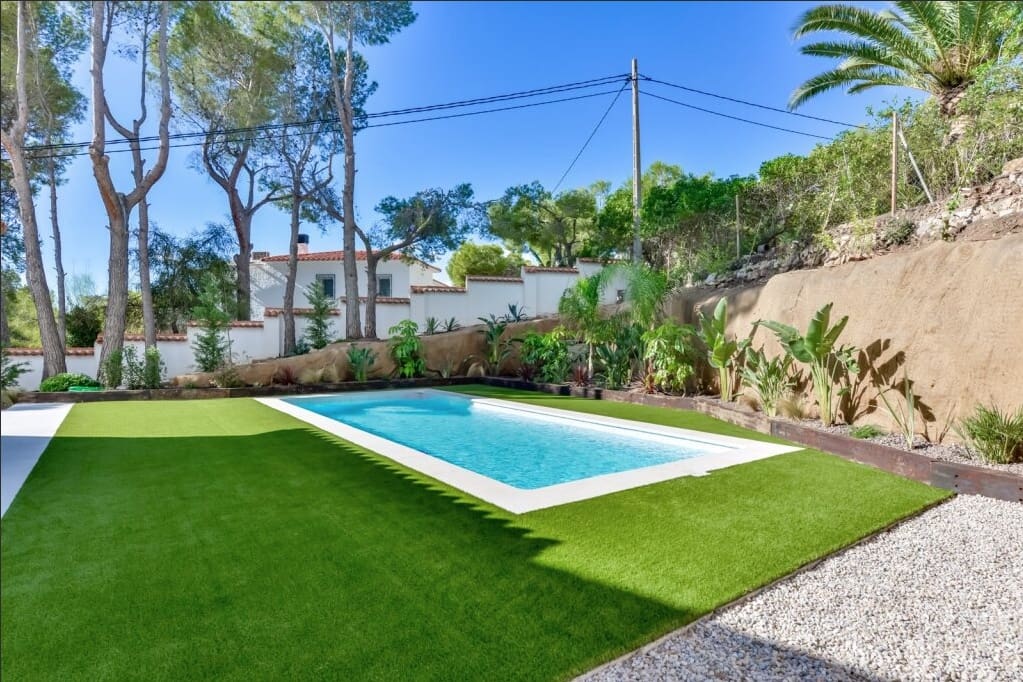 3 bedroom Villa for sale in Altea with pool - € 649,000 (Ref: 9761901)