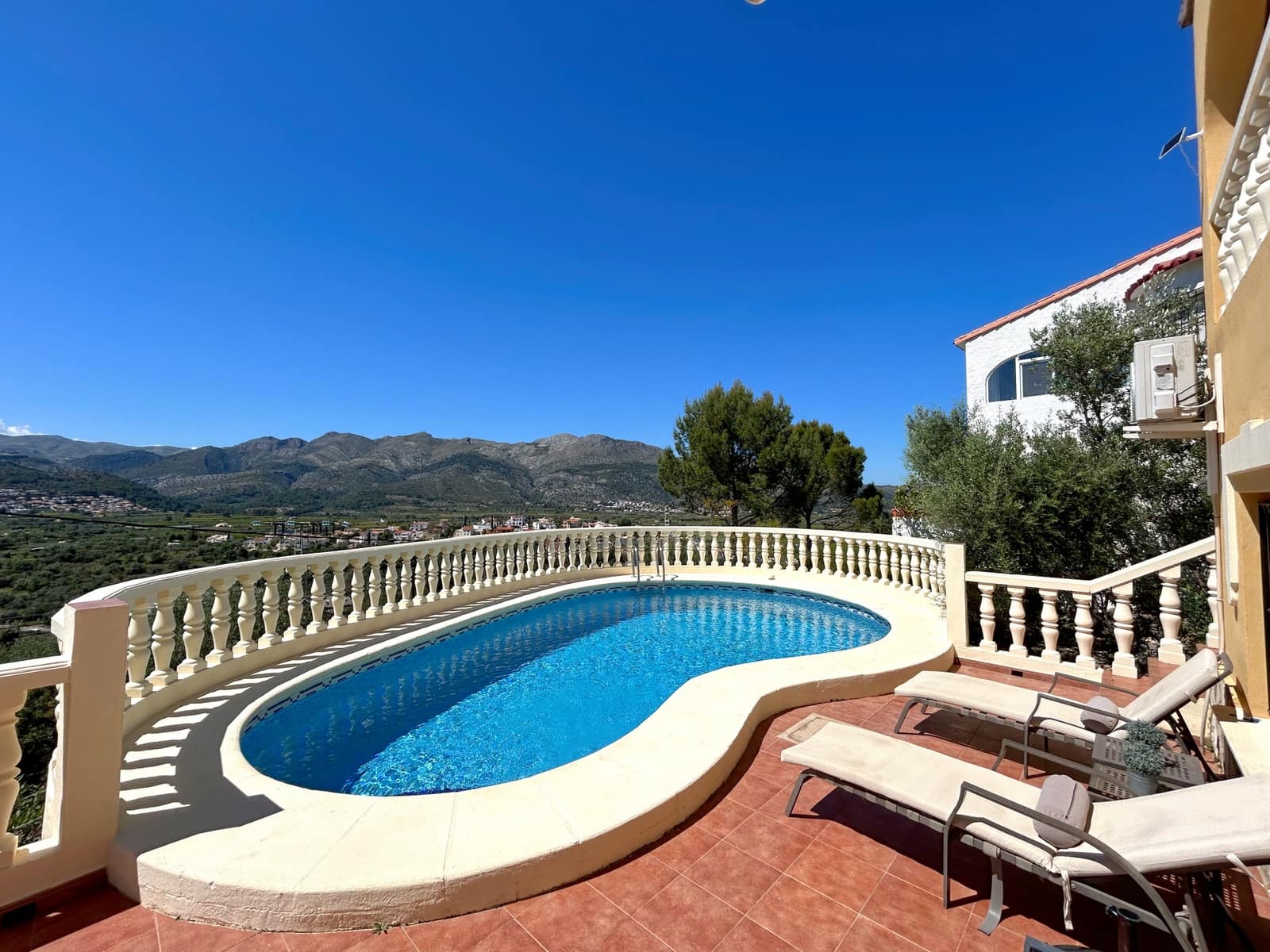 4 quarto Moradia para venda em Orba com piscina - 499 995 € (Ref: 9780448)