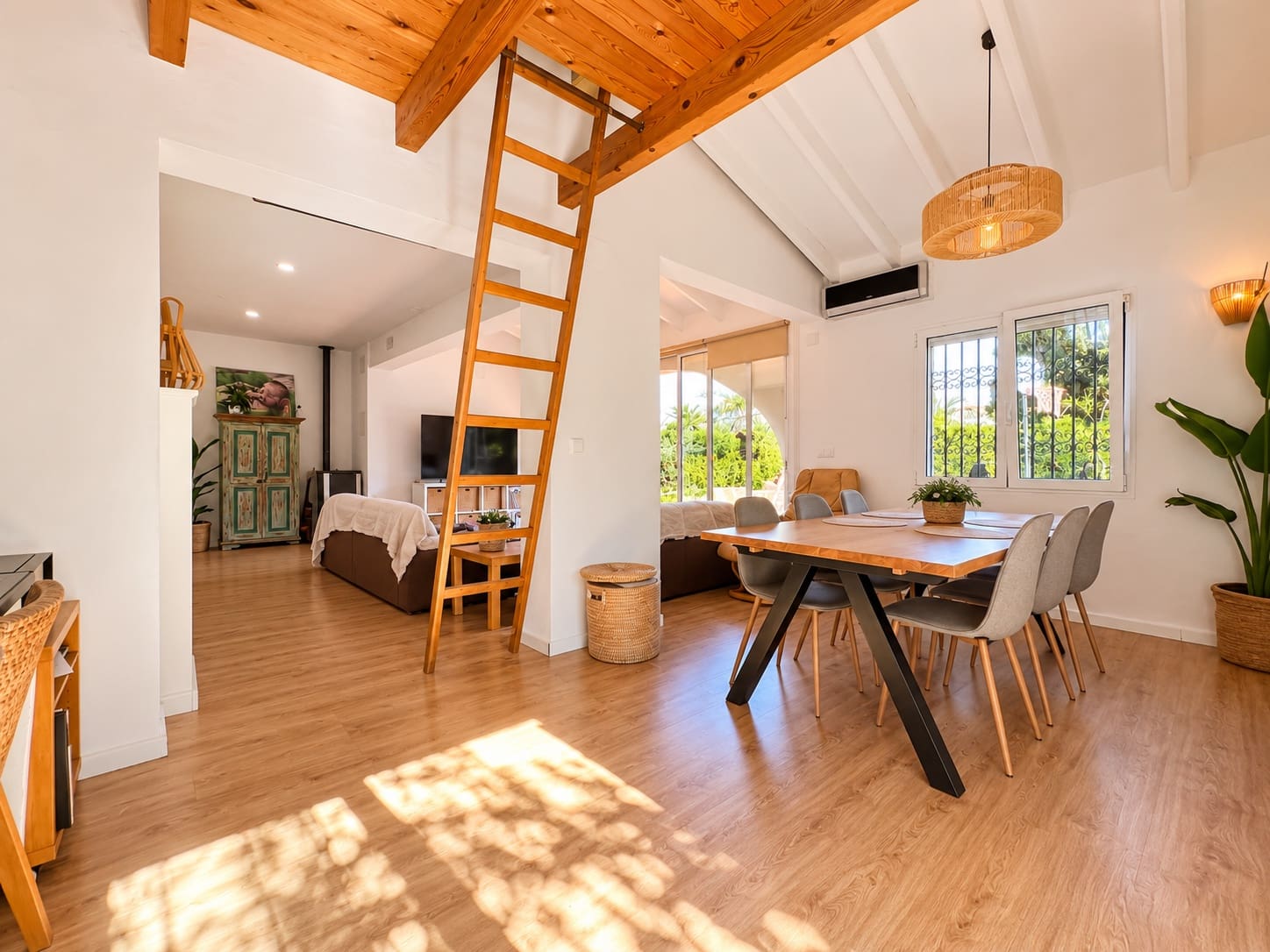 Chalet de 3 habitaciones en Dénia en venta con piscina - 599.000 € (Ref: 9780451)