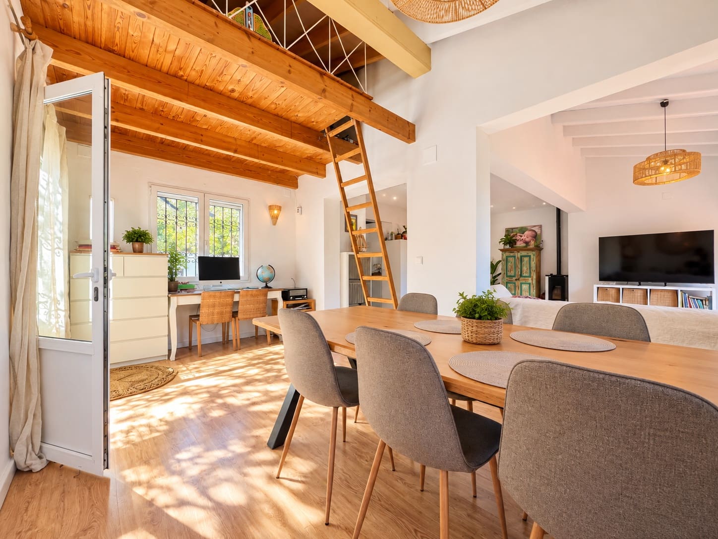 Chalet de 3 habitaciones en Dénia en venta con piscina - 599.000 € (Ref: 9780451)