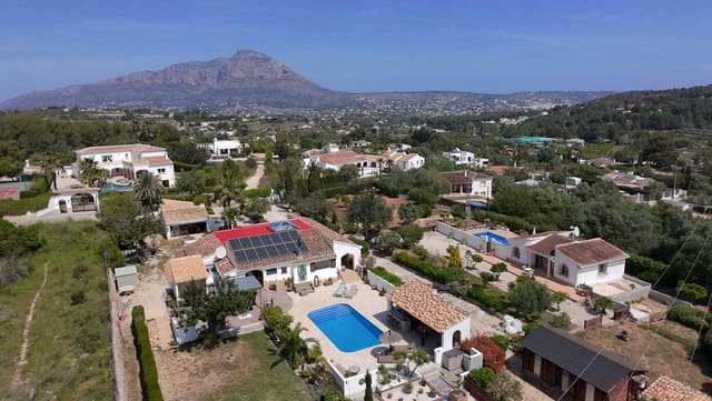 5 sypialnia Willa na sprzedaż w Centro ciudad, Javea / Xàbia z basenem - 1 595 000 € (Ref: 9785001)