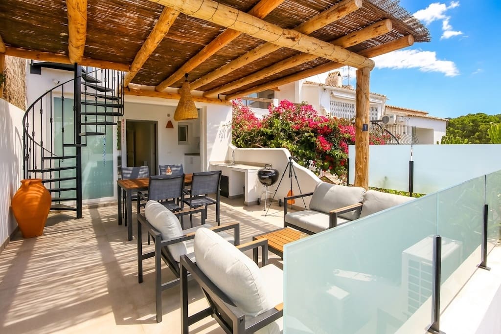 2 bedroom Villa for sale in Moraira - € 399,000 (Ref: 9794498)