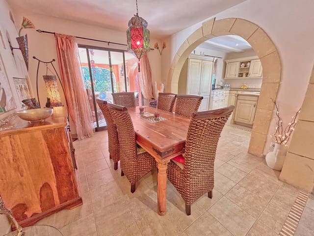 4 chambre Villa/Maison à vendre à Orba avec piscine - 599 000 € (Ref: 9794500)