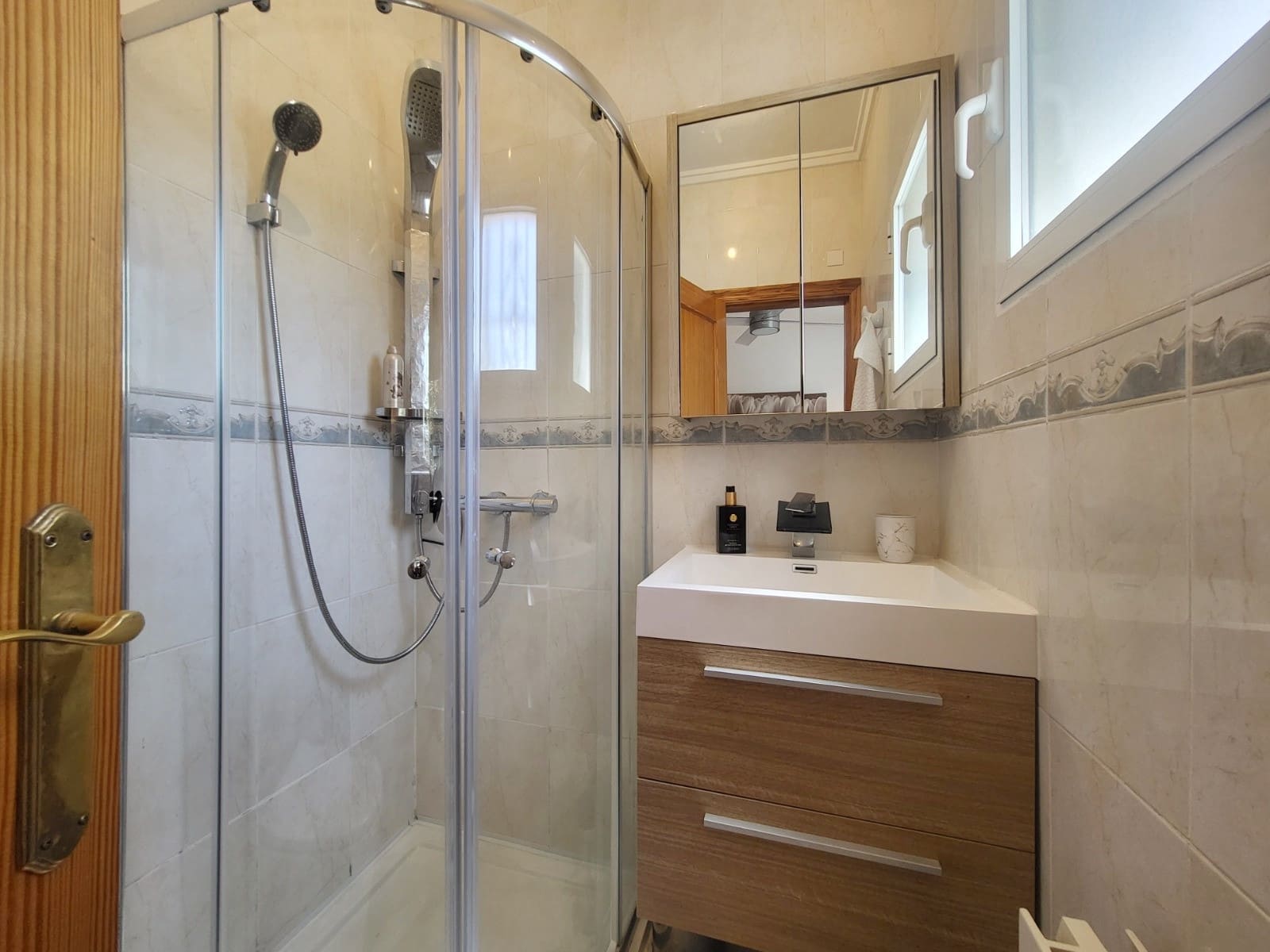 4 bedroom Villa for sale in Oliva with pool - € 440,000 (Ref: 9808088)
