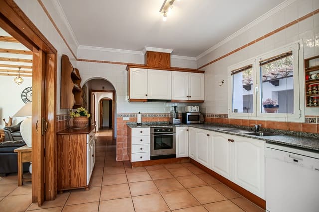 4 chambre Villa/Maison à vendre à Centro ciudad, Javea / Xàbia avec piscine - 575 000 € (Ref: 9808089)