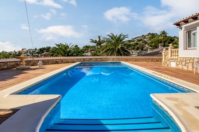 4 slaapkamer Villa te koop in Casco Urbano, Teulada-Moraira met zwembad - € 825.000 (Ref: 9811486)
