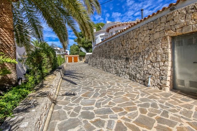4 slaapkamer Villa te koop in Casco Urbano, Teulada-Moraira met zwembad - € 825.000 (Ref: 9811486)