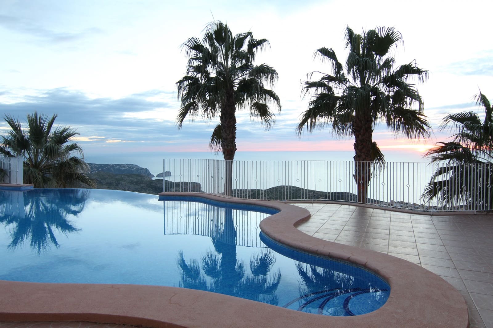 2 bedroom Apartment for sale in Benitachell / Benitatxell with pool - € 265,000 (Ref: 9817996)