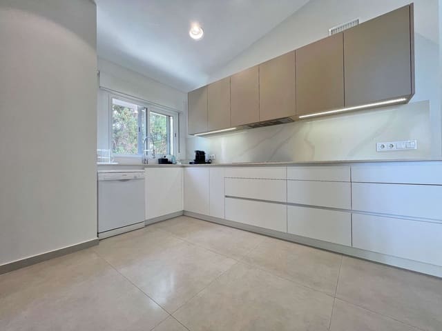5 Zimmer Villa zu verkaufen in Centro Urbano, Dénia mit Pool - 899.000 € (Ref: 9822703)