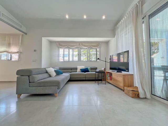 5 Zimmer Villa zu verkaufen in Centro Urbano, Dénia mit Pool - 899.000 € (Ref: 9822703)